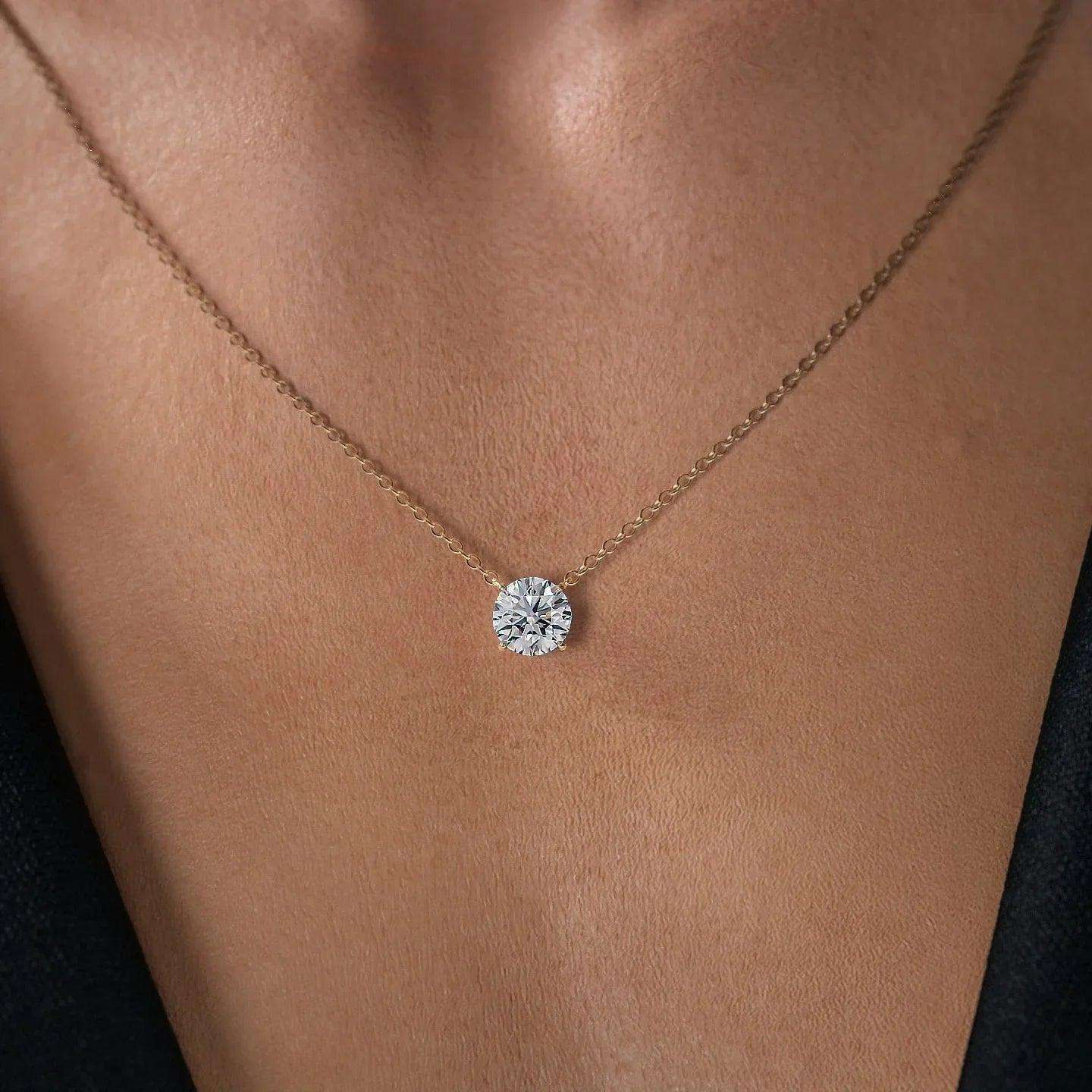 Laboratory round brilliant-cut diamond pendant